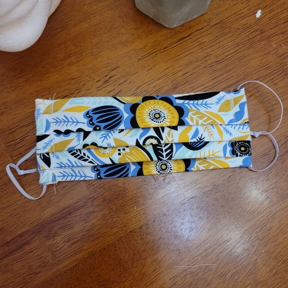 Beautiful Floral Face Mask - Picture 3 of 4